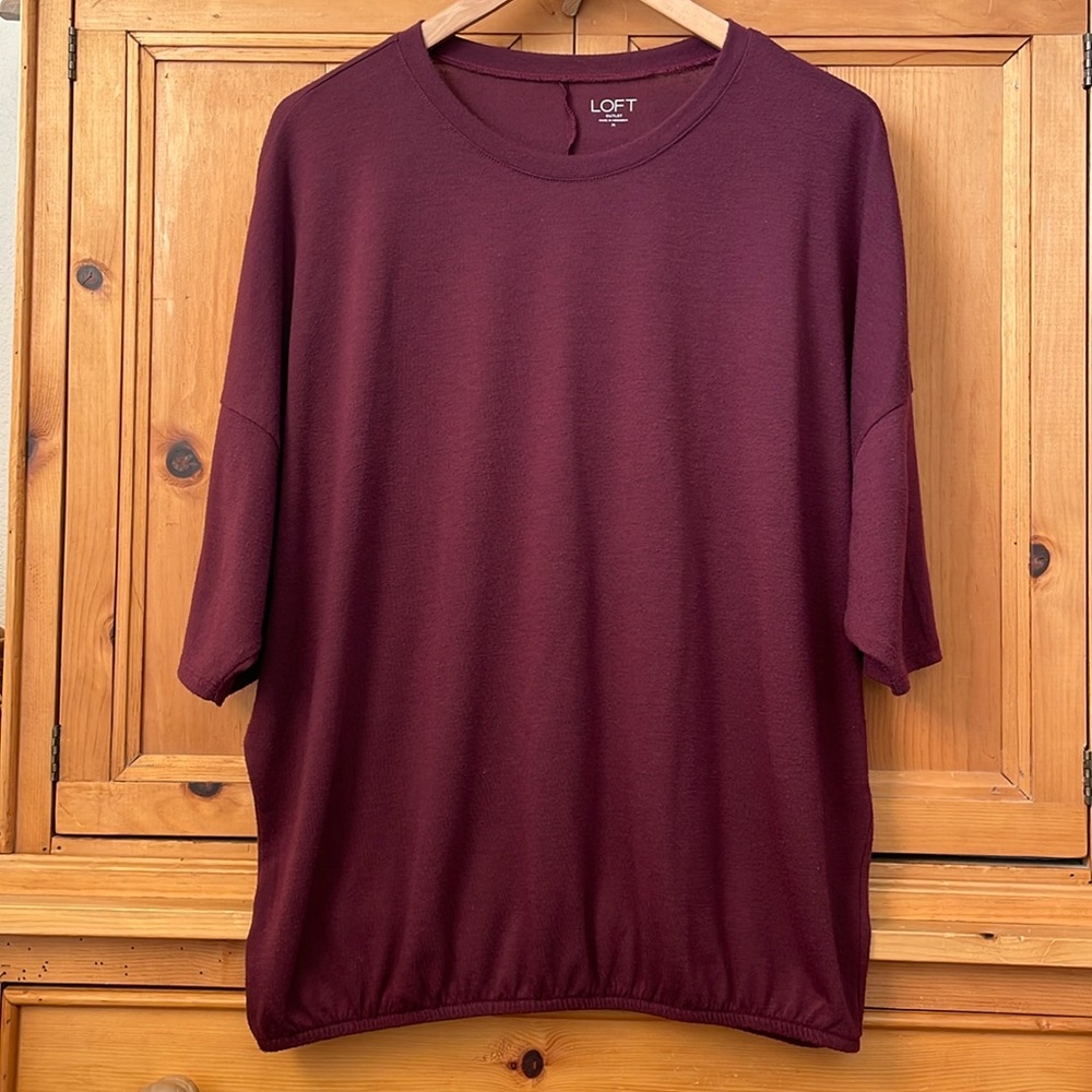 Loft Outlet dolman short sleeve burgundy top, size Medium, forgiving fit